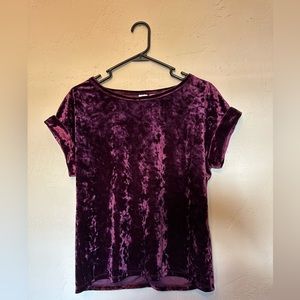 ❤️‍🔥2/$20❤️‍🔥Purple Velvet Short Sleeve Shirt- Gap Size XS
